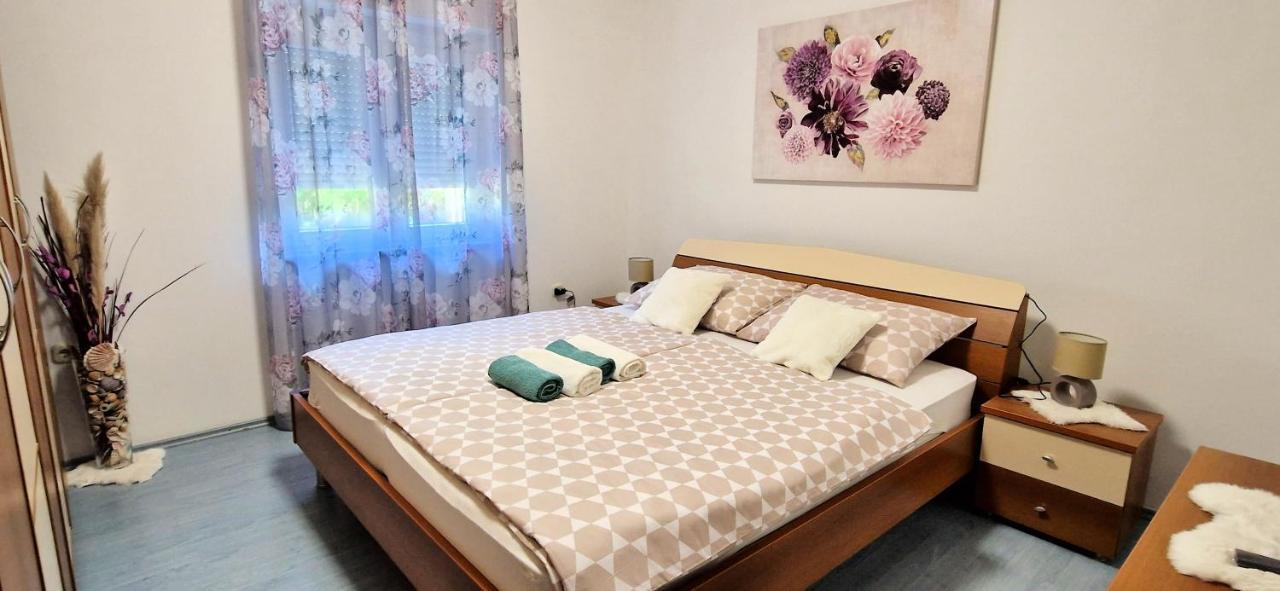 Apartments Pinezic Skrbčići Eksteriør bilde
