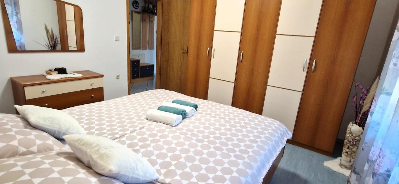 Apartments Pinezic Skrbčići Eksteriør bilde