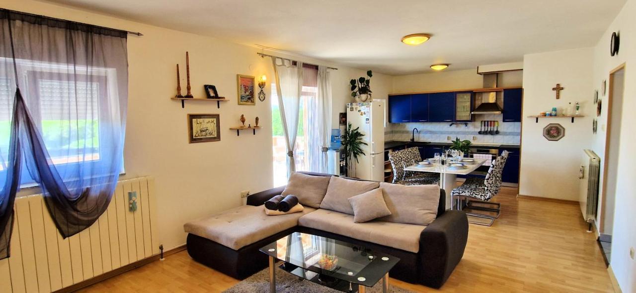 Apartments Pinezic Skrbčići Eksteriør bilde