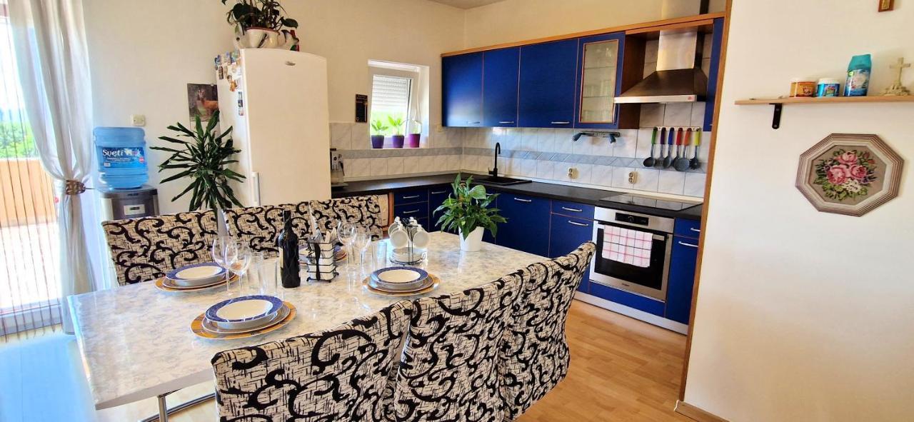 Apartments Pinezic Skrbčići Eksteriør bilde