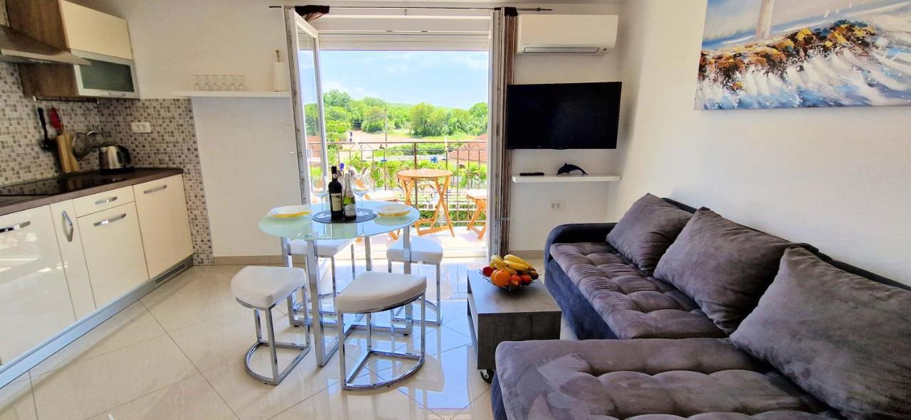 Apartments Pinezic Skrbčići Eksteriør bilde