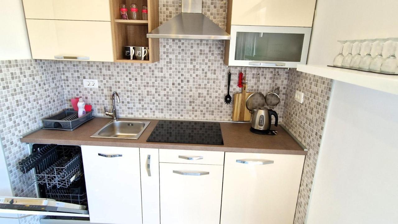 Apartments Pinezic Skrbčići Eksteriør bilde