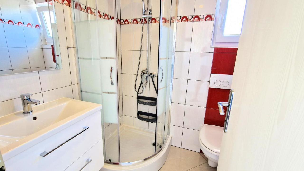 Apartments Pinezic Skrbčići Eksteriør bilde