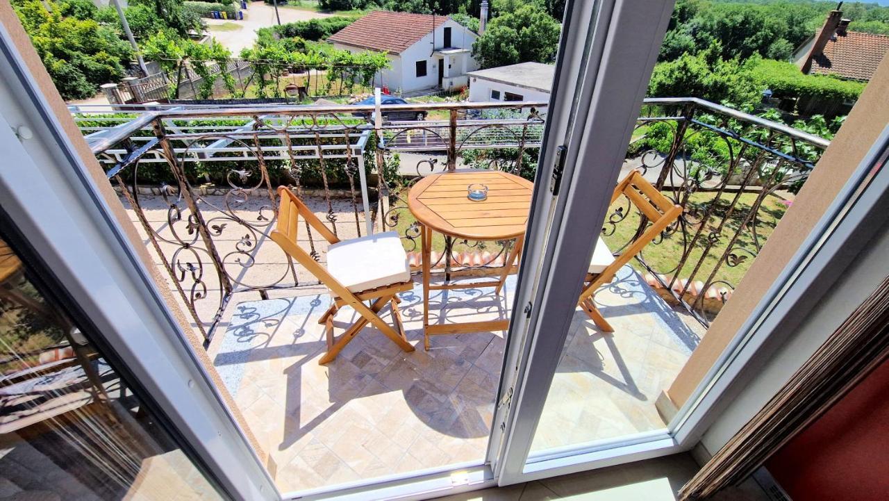 Apartments Pinezic Skrbčići Eksteriør bilde