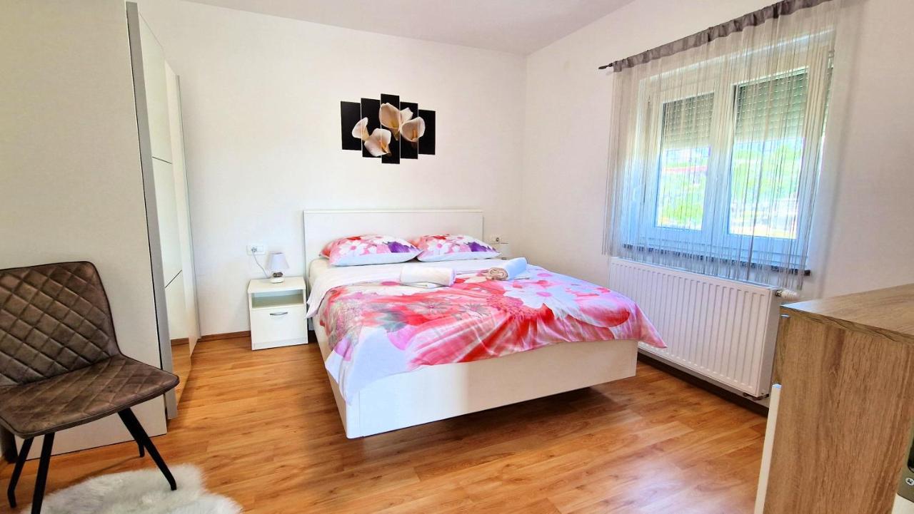 Apartments Pinezic Skrbčići Eksteriør bilde