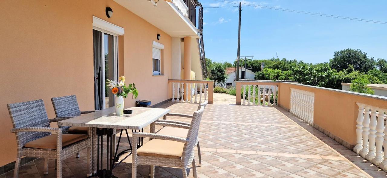 Apartments Pinezic Skrbčići Eksteriør bilde